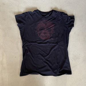 Skull and kiss graphic t-shirt 💀